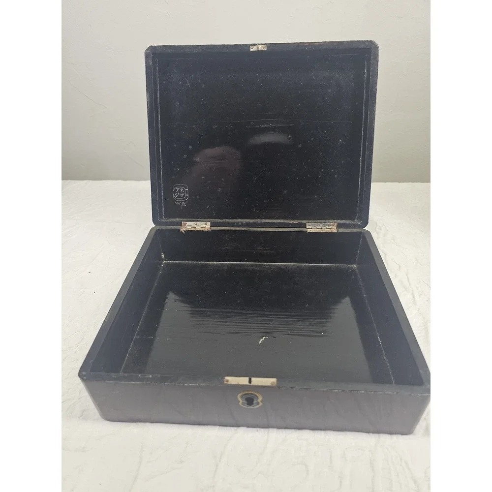 Rare Antique Japanese‎ Wood Gold Decorated And Lacquered Domed Box Signed
